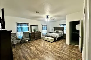 221 E Hamilton Ave, Rockdale, TX 76567 - Photo 12