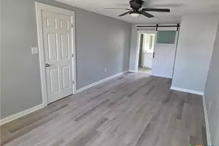 809 W St Louis Ave, Seadrift, TX 77983 - Photo 6