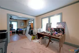 815 Pecan St, Seguin, TX 78155 - Photo 4