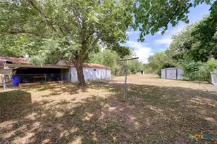 815 Pecan St, Seguin, TX 78155 - Photo 18