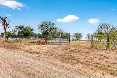 1152 County Road 447, Waelder, TX 78959 - Photo 2