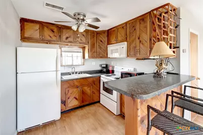 705 W Jefferson Avenue, Port O'Connor, TX 77982 - Photo 10