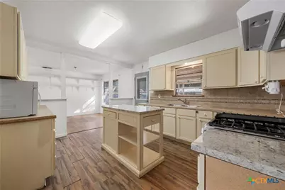 803 E 15th Street, Cameron, TX 76520 - Photo 10