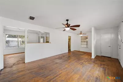 803 E 15th Street, Cameron, TX 76520 - Photo 4