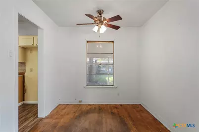 803 E 15th Street, Cameron, TX 76520 - Photo 6