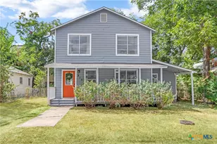 810 N Goodrich St, Seguin, TX 78155 - Photo 2