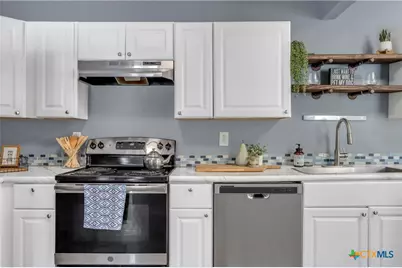 810 N Goodrich Street, Seguin, TX 78155 - Photo 8