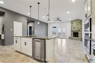 239 Bamberger Avenue, New Braunfels, TX 78132 - Photo 8