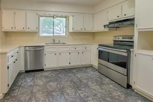 214 Williamsburg Ave, Victoria, TX 77904 - Photo 8