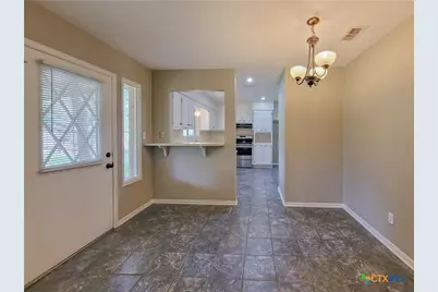 214 Williamsburg Avenue, Victoria, TX 77904 - Photo 6