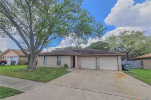 214 Williamsburg Ave, Victoria, TX 77904 - Photo 2