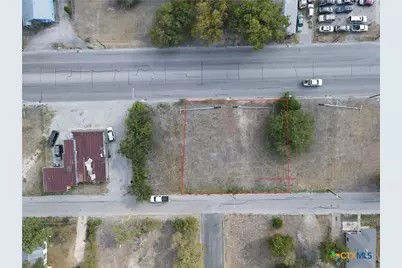 558 W Kingsbury Street, Seguin, TX 78155 - Photo 2