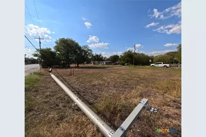 558 W Kingsbury Street, Seguin, TX 78155 - Photo 6