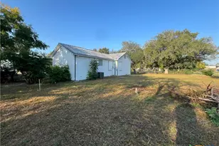 1009 Oak St, Refugio, TX 78377 - Photo 16