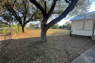 1009 Oak St, Refugio, TX 78377 - Photo 20