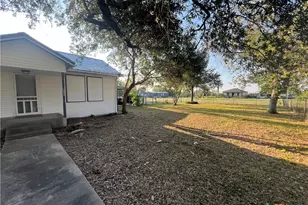 1009 Oak St, Refugio, TX 78377 - Photo 18