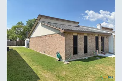 311 Versailles, Victoria, TX 77904 - Photo 2