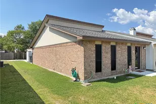 311 Versailles, Victoria, TX 77904 - Photo 2