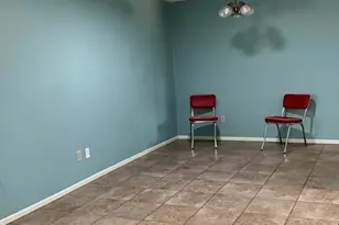 1302 S Mesquite Ave, New Braunfels, TX 78130 - Photo 4