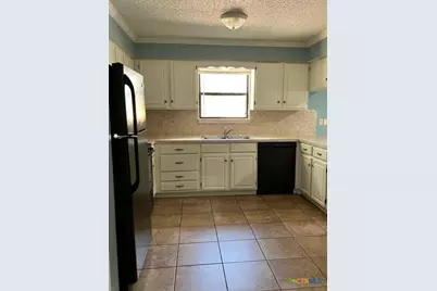 1302 S Mesquite Avenue, New Braunfels, TX 78130 - Photo 6