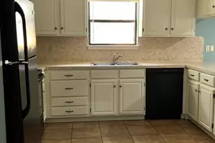 1302 S Mesquite Ave, New Braunfels, TX 78130 - Photo 6