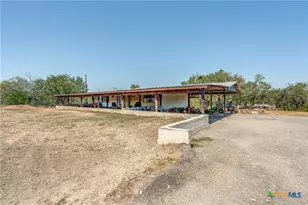470 Country Acres Dr, Seguin, TX 78155 - Photo 2