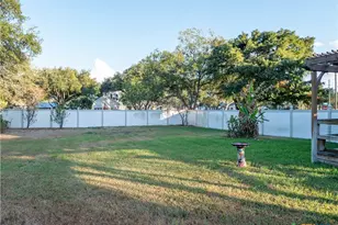 408 E Reuss Blvd, Cuero, TX 77954 - Photo 12