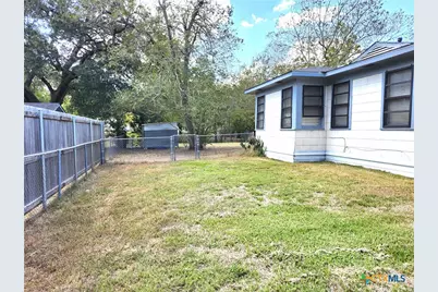 418 Clark Street, Yoakum, TX 77995 - Photo 6