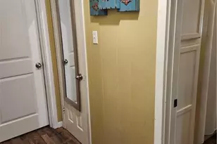 418 Clark St, Yoakum, TX 77995 - Photo 4