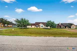 175 Creekwood Dr, Gonzales, TX 78629 - Photo 8