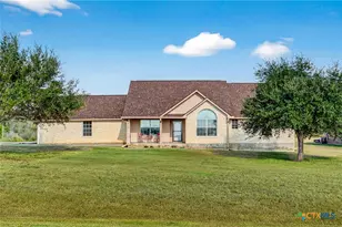 175 Creekwood Dr, Gonzales, TX 78629 - Photo 1