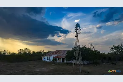 916 County Road 421, Waelder, TX 78959 - Photo 4