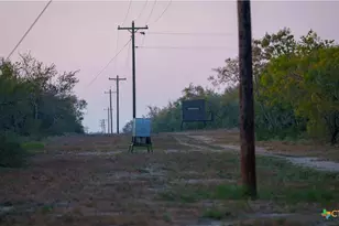 916 Co Rd 421, Waelder, TX 78959 - Photo 16