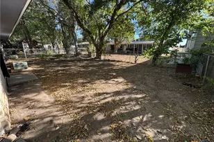 815 Burges St, Seguin, TX 78155 - Photo 10