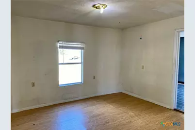 517 S Center, Marion, TX 78124 - Photo 6