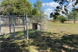 517 S Center, Marion, TX 78124 - Photo 12