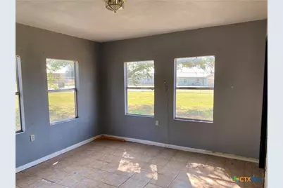 517 S Center, Marion, TX 78124 - Photo 8