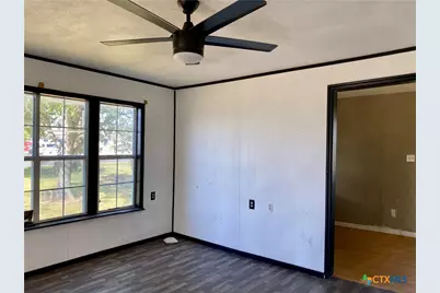 517 S Center, Marion, TX 78124 - Photo 4