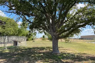 517 S Center, Marion, TX 78124 - Photo 14