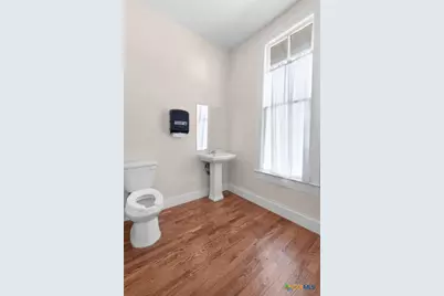 107 W 5th Street, Lampasas, TX 76550 - Photo 24