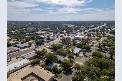 107 W 5th Street, Lampasas, TX 76550 - Photo 4