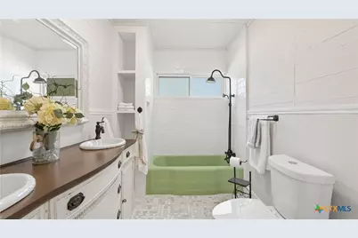 611 Qualls Street, Gonzales, TX 78629 - Photo 32