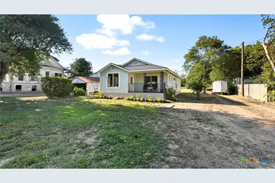 611 Qualls Street, Gonzales, TX 78629 - Photo 2