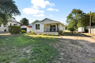 611 Qualls St, Gonzales, TX 78629 - Photo 2