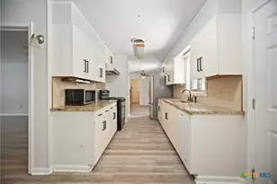 716 Brookhollow Dr, Port Lavaca, TX 77979 - Photo 8