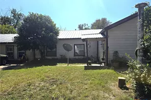 1002 W Leon St, Gatesville, TX 76528 - Photo 2