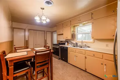 216 Bowie Street, Port Lavaca, TX 77979 - Photo 6