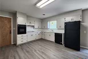 273 Meadow Ave, New Braunfels, TX 78130 - Photo 6