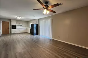 273 Meadow Ave, New Braunfels, TX 78130 - Photo 4