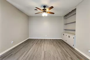 273 Meadow Ave, New Braunfels, TX 78130 - Photo 2